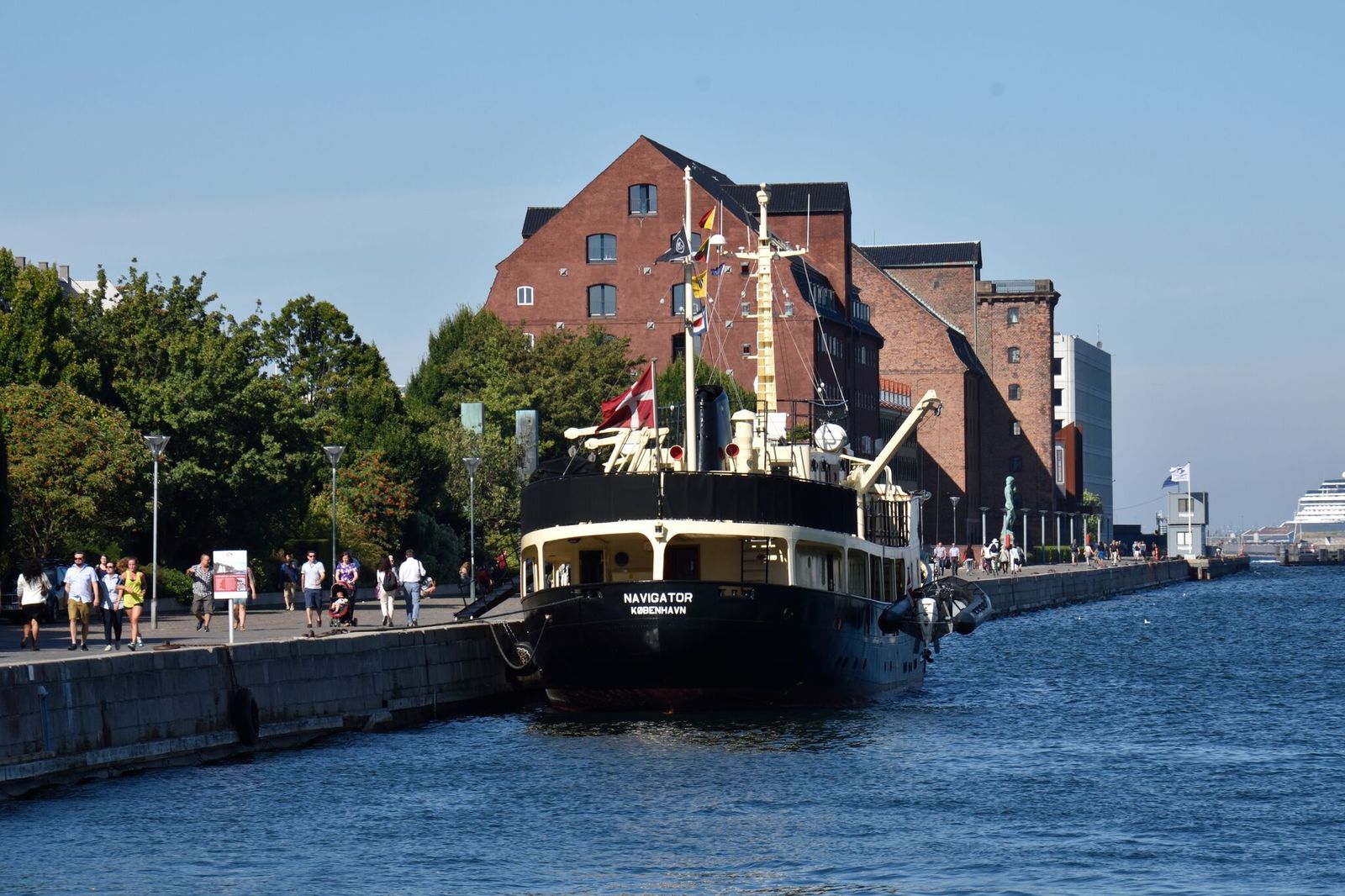 MS ved kaj bagfra